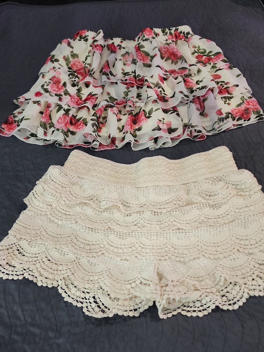 2 Pc Fashion Magazine Cream Textured Skirt with Satin Lining